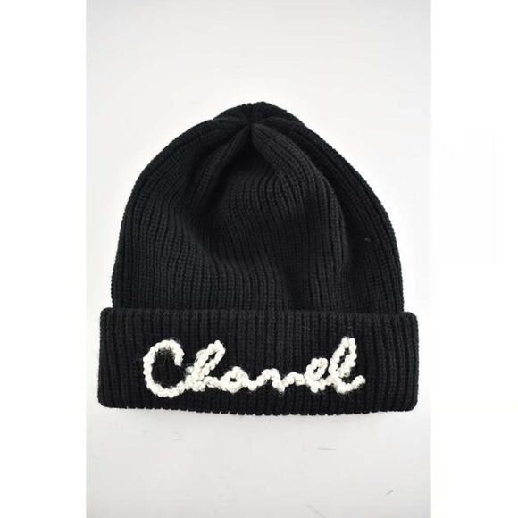 Chanel REV Black Cashmere White Ivory Pearl CC Script Logo Beanie Winter Hat - Picture 2 of 11